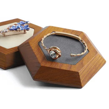Radošā aksesuārus, koka rotaslietas gredzeni auskari rokassprādzes microfiber maziem ornamentiem displejs stāvēt pieejami abās pusēs